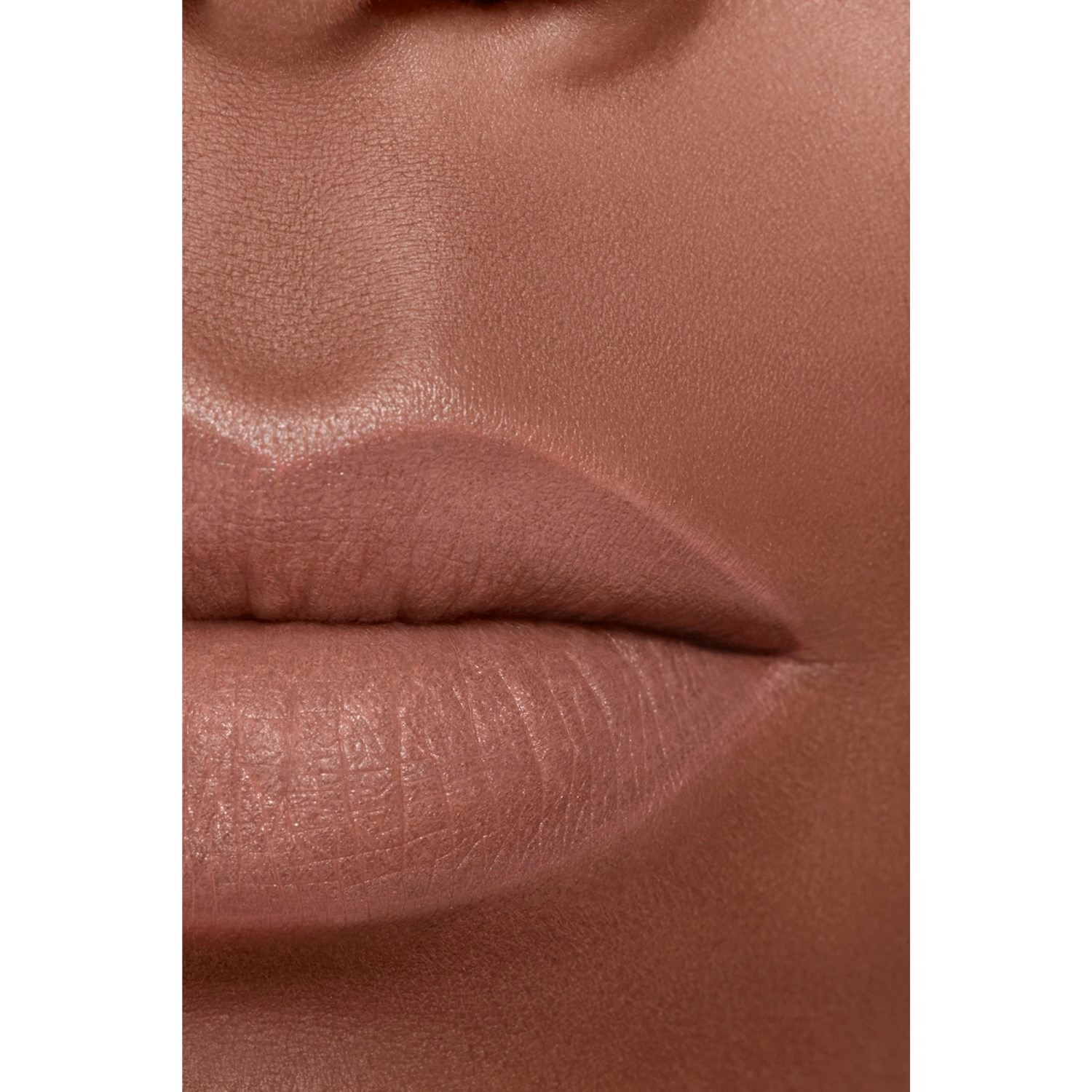 EDICIÓN LIMITADA  LA BARRA DE LABIOS ATERCIOPELADA LUMINOSA